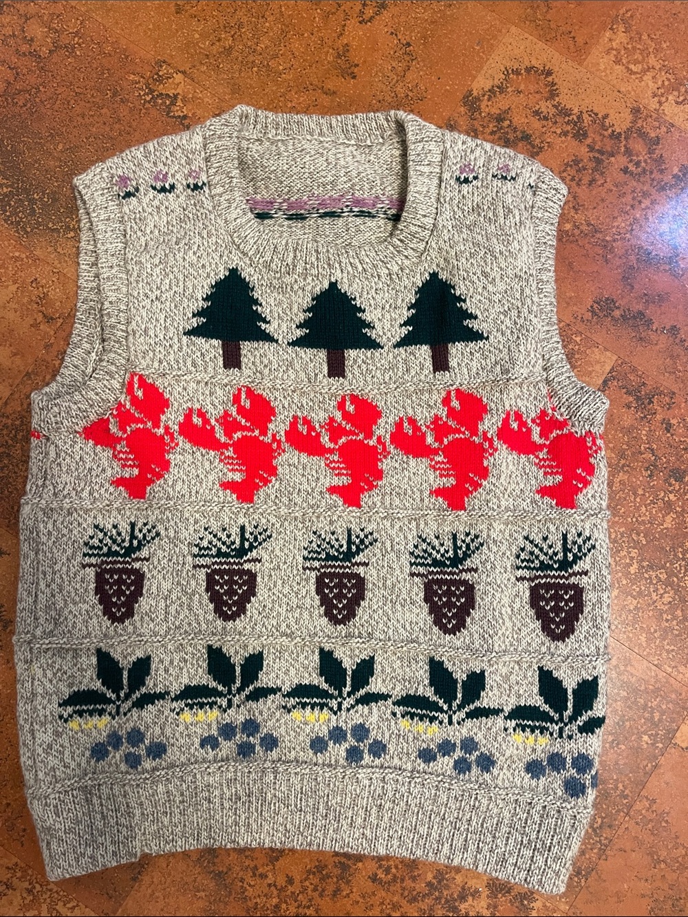 Oatmeal Knit Intarsia Sweater Vest with Red Lobster 🦞 Pattern